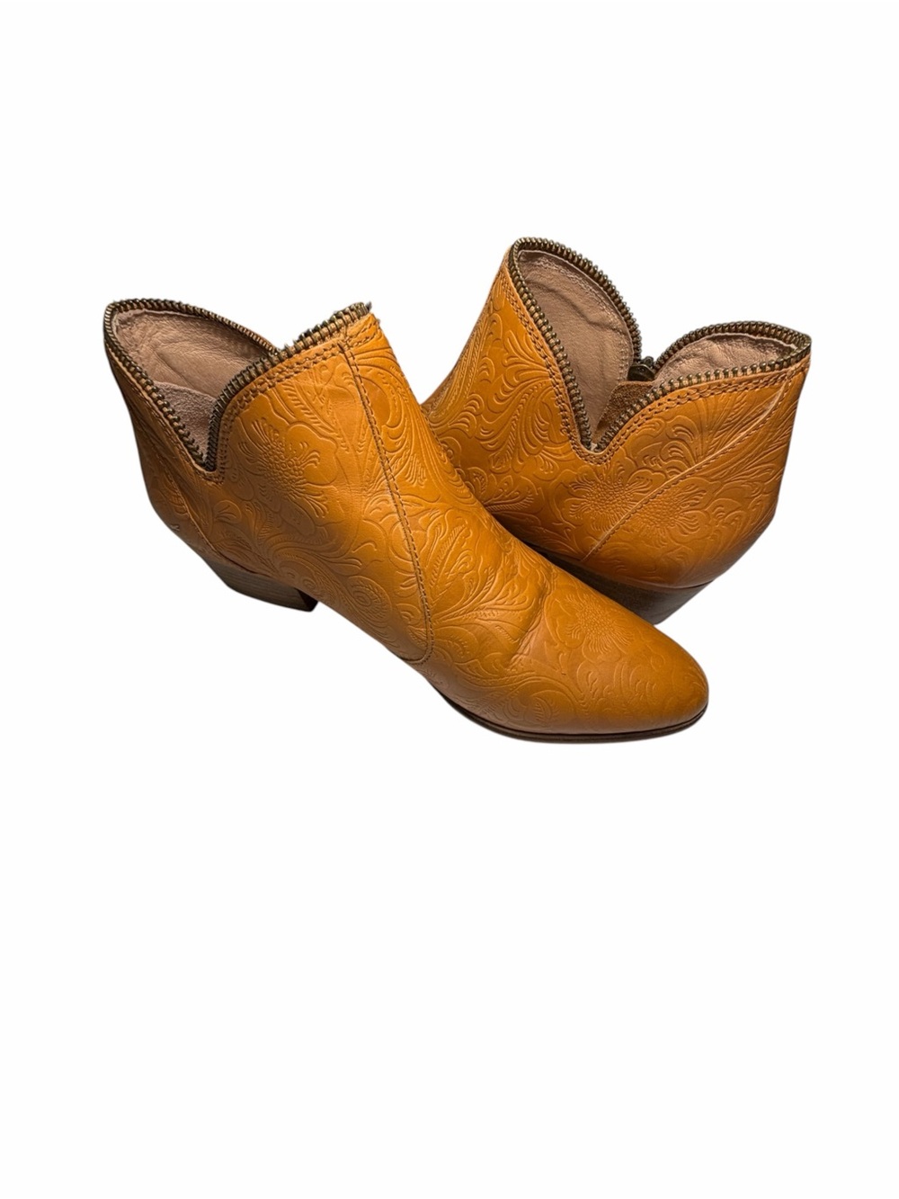 Heiress Women's Embossed Side Zip Western Bootie - Tan Sz 7.5